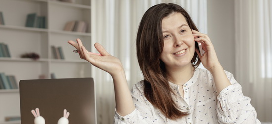 Necesario estar en un espacio físico donde te puedas sentir cómodo y sin que ninguna tercera persona pueda interrumpir la sesión con tu psicólogo online Para llevar a cabo una terapia online (en línea), debes tener acceso a alguna de estas tecnologías: celular, computador o tablet